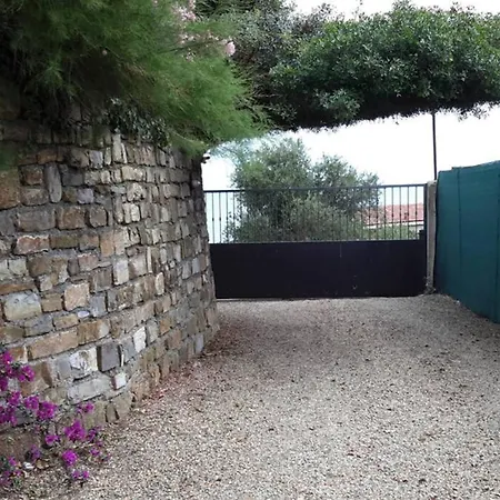 In Con Terrazzo E Giardino Apartmán