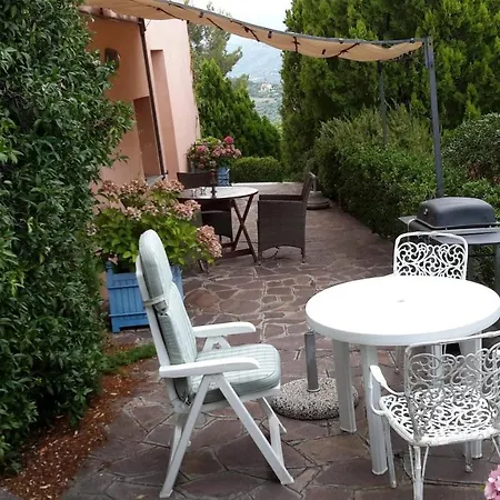 Apartmán In Con Terrazzo E Giardino Imperia