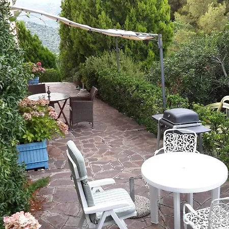 In Con Terrazzo E Giardino Imperia