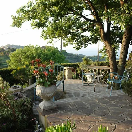 Apartmán In Con Terrazzo E Giardino Imperia