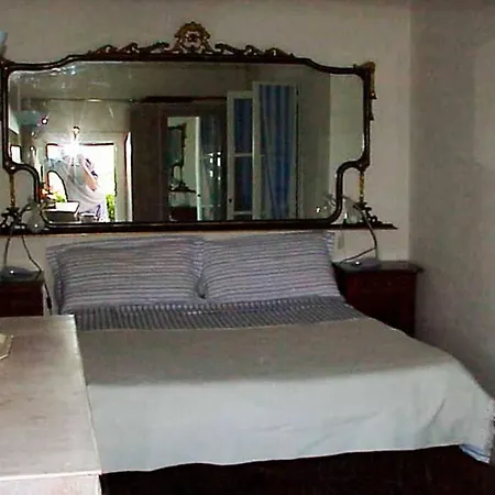 Apartment In Con Terrazzo E Giardino